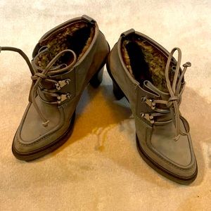 Great leather boots with a fuzzy inside